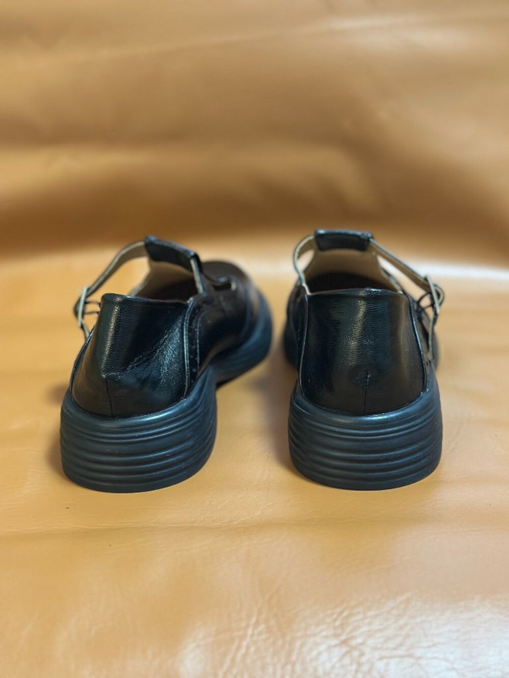 Black Sheepskin T-Strap Brogue Mary Jane Size 8 Like New - Picture 7 of 8
